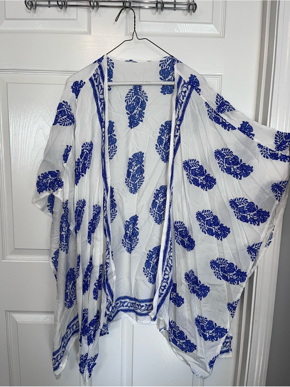 White & Blue Floral Open-Front Kimono Jacket